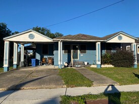 6216 Mandeville St in New Orleans, LA - Building Photo