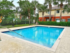 3310 Palomino Dr in Hollywood, FL - Foto de edificio - Building Photo