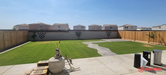 3125 Riverwood Pk Dr in Shafter, CA - Building Photo - Building Photo