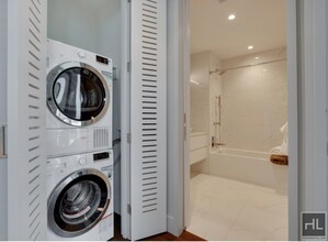 East 44th Street, Unit 25H in New York, NY - Building Photo - Building Photo