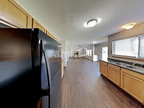 2438 Foxtail Ct in Crest Hill, IL - Building Photo - Building Photo