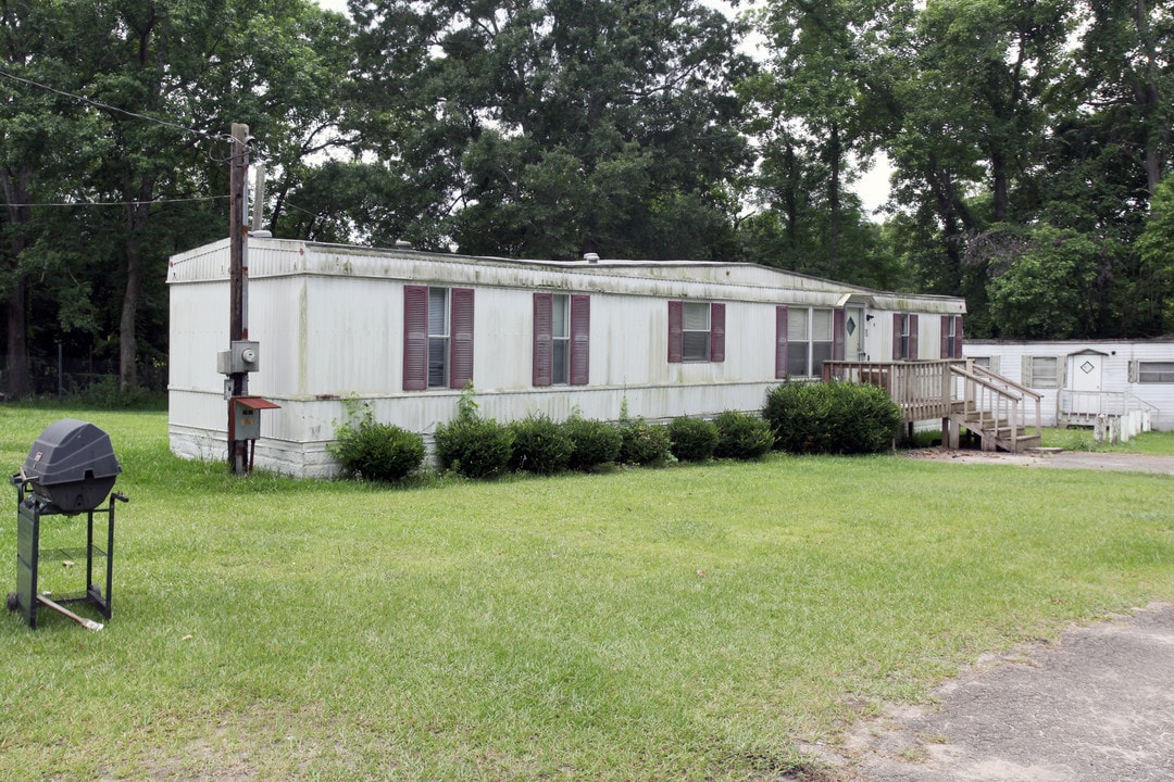 3227 Castle Hayne Rd in Castle Hayne, NC - Building Photo