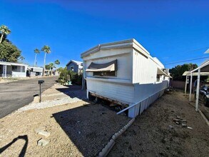 16005 N 32nd St in Phoenix, AZ - Building Photo - Building Photo