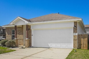 135 Pequin Rd in Crosby, TX - Building Photo