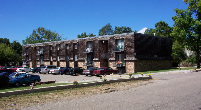 University Village Apartments in Kalamazoo, MI - Building Photo - Building Photo