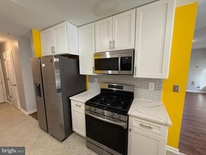 2051 Astilbe Way in Odenton, MD - Building Photo - Building Photo