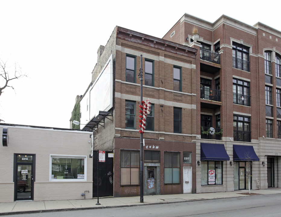 2217 W Belmont Ave in Chicago, IL - Building Photo