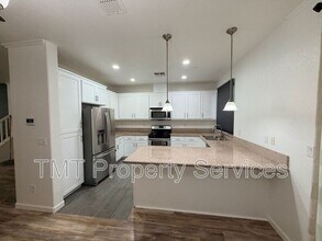 939 Dixieanne Ave in Sacramento, CA - Building Photo - Building Photo