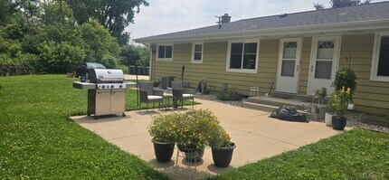 270 S Riverside Dr in Saukville, WI - Building Photo - Building Photo