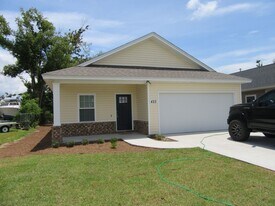 425 Florida Ave in Lynn Haven, FL - Building Photo