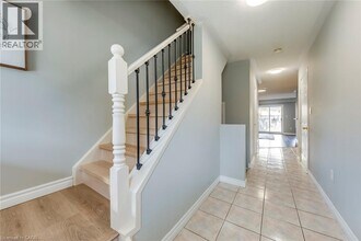 4401 Peter Dr in Burlington, ON - Building Photo - Building Photo