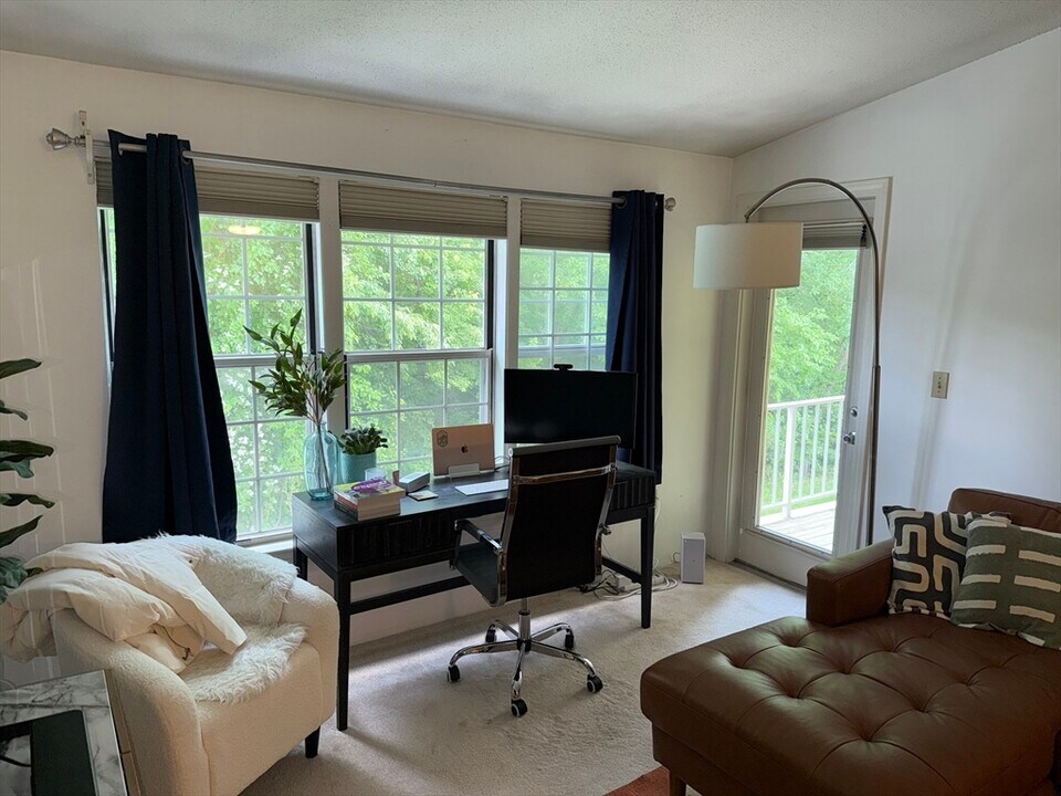 2 Squire Ct in Natick, MA - Building Photo