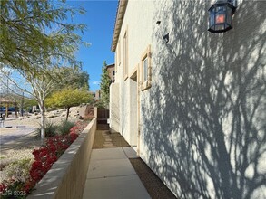 6725 Carol Steam St in Las Vegas, NV - Building Photo - Building Photo