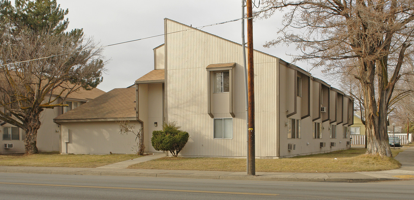 1004 S 3rd Ave in Yakima, WA - Building Photo