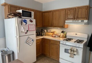 32 Irvington Rd, Unit 2 in Somerville, MA - Building Photo - Building Photo