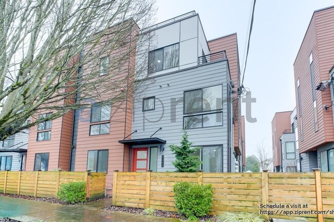 539 S Cloverdale St in Seattle, WA - Building Photo - Building Photo