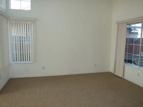 723 Champagne Ct in Los Banos, CA - Building Photo - Building Photo