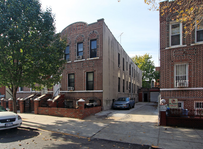 494 E 95th St in Brooklyn, NY - Foto de edificio - Building Photo