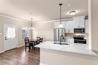 301 Hoover Dr in Mabank, TX - Building Photo - Building Photo