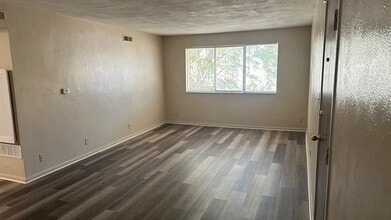 2355 Collins Dr, Unit A in Sidney, OH - Foto de edificio - Building Photo
