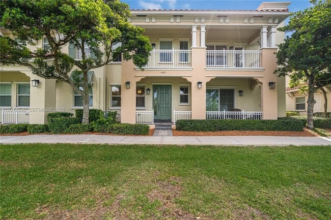 4025 Cascada Cir in Hollywood, FL - Building Photo - Building Photo
