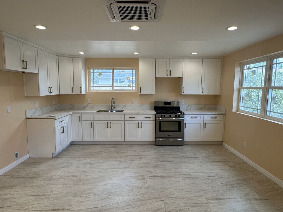 4129 Helene St, Unit Detached Backhouse in Simi Valley, CA - Building Photo