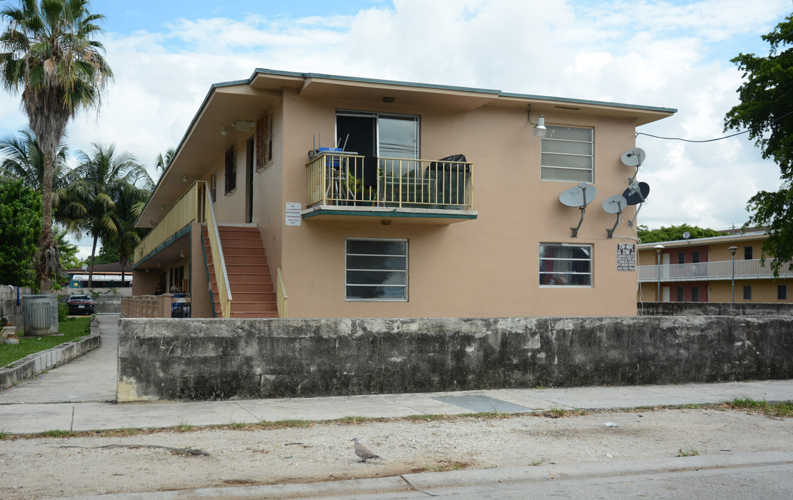 1937 NW 29th St in Miami, FL - Building Photo