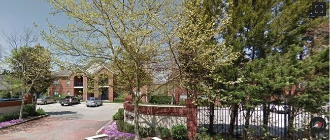 4805 Lyons View Pike, Unit 304 in Knoxville, TN - Building Photo - Building Photo