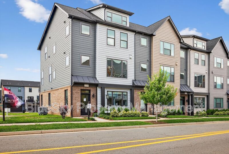 1225 Old Trail Dr in Crozet, VA - Building Photo