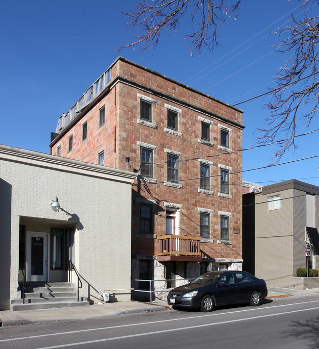 Cantol Wax Building in Bloomington, IN - Foto de edificio - Building Photo