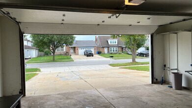 1202 E Ardyce Ln in Mount Prospect, IL - Building Photo - Building Photo