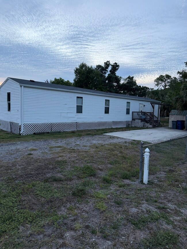 property at 2024 Laurel Ln