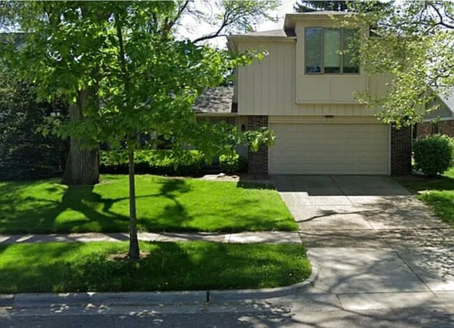 property at 2866 Baylis Dr