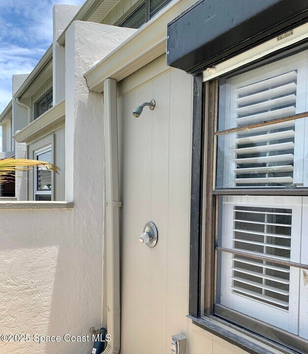 142 Palmetto Ave in Indialantic, FL - Building Photo