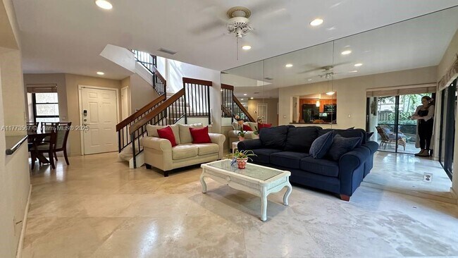 property at 3308 Old Oak Ln