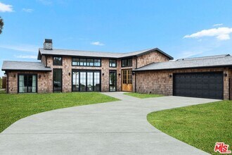 6956 Dume Dr in Malibu, CA - Building Photo - Building Photo