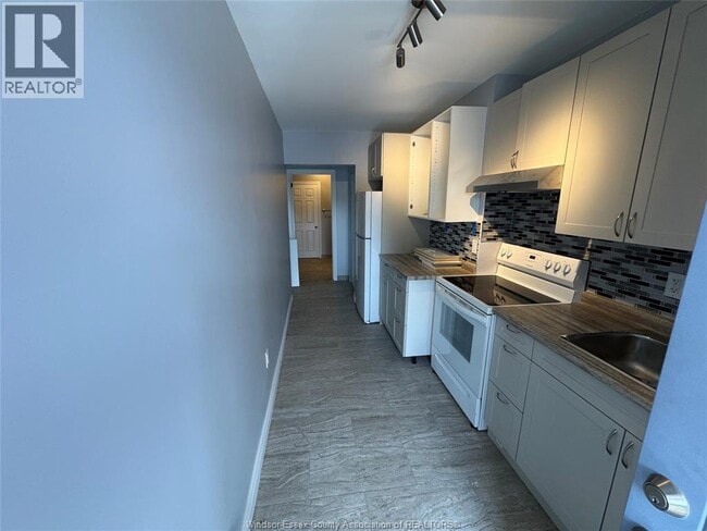 4675 Tecumseh Rd E in Windsor, ON - Building Photo - Building Photo