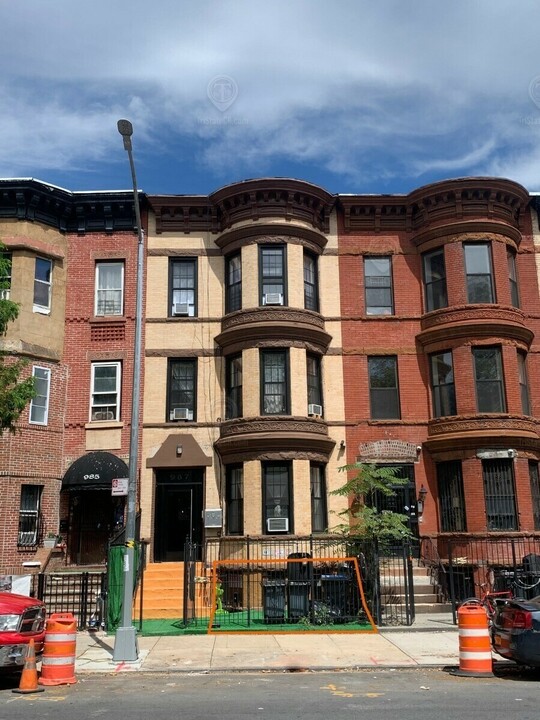 987 Lafayette Ave in Brooklyn, NY - Building Photo