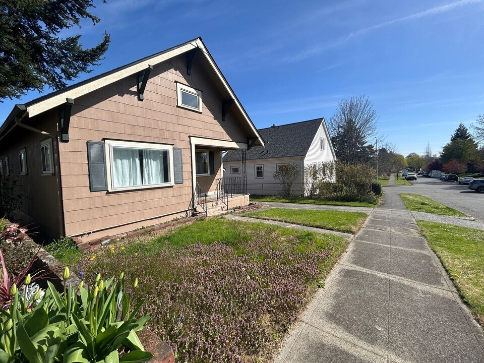 3207 N 7th St in Tacoma, WA - Building Photo
