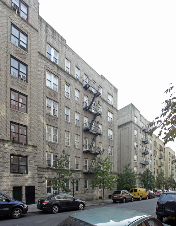 Sherman Court in Bronx, NY - Building Photo