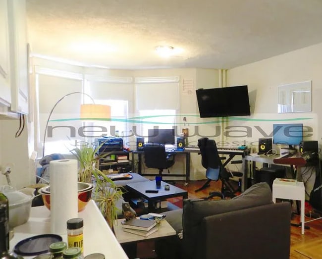 32 Edgerly Rd, Unit 2 in Boston, MA - Foto de edificio - Building Photo