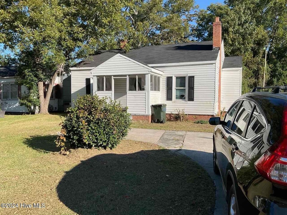 1110 Colonial Ave in Greenville, NC - Building Photo