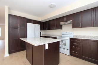 88 Jerome Wy in Bowmanville, ON - Building Photo - Building Photo