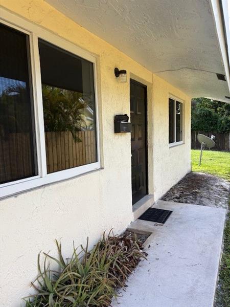 2240-2242 Garfield St in Hollywood, FL - Building Photo