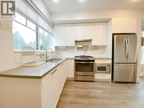 5138 Canada Wy in Burnaby, BC - Building Photo - Building Photo