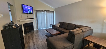 14886 Reedley St in Moorpark, CA - Foto de edificio - Building Photo