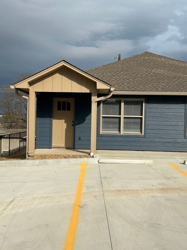 property at 707 W 12th St