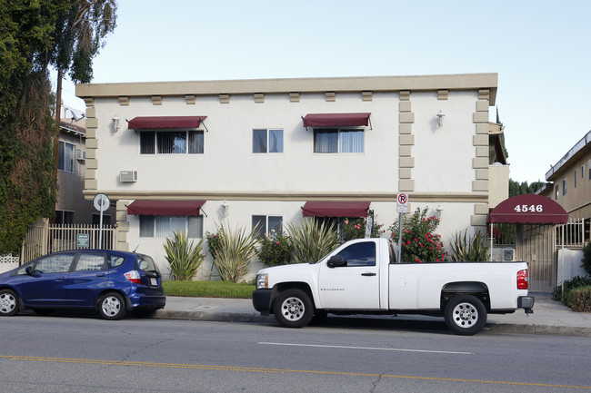 4564 Hazeltine Ave in Sherman Oaks, CA - Building Photo - Primary Photo