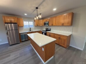 14 Cornwall Ln in Sands Point, NY - Building Photo - Building Photo