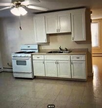 1172 Roosevelt Ave, Unit Third in Pawtucket, RI - Building Photo - Building Photo